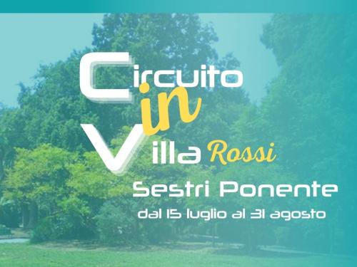 un parco con alberi e una villa