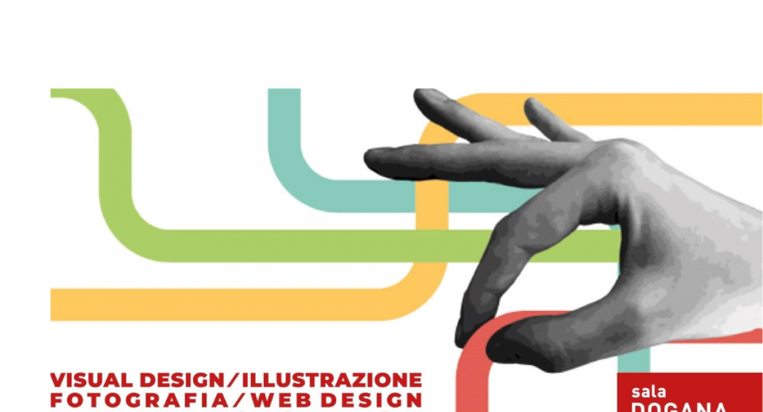 due dita di una mano tengono un filo colorato