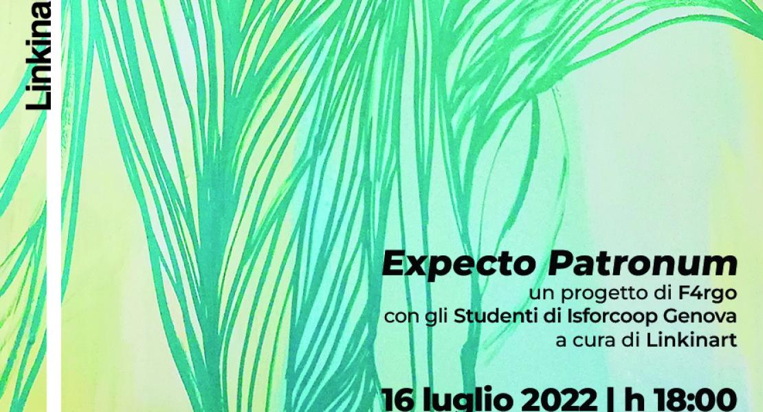 Un albero disegnato sul pilone della sopraelevata