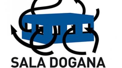 scatola quadrata con fori quadrati e frecce che escono